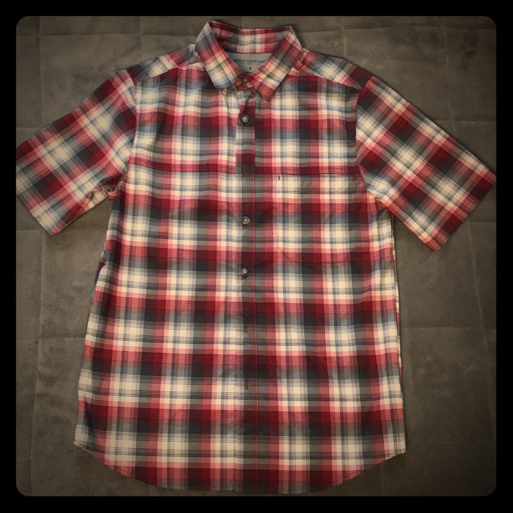 Men's size small button down shor-sleeved shirt